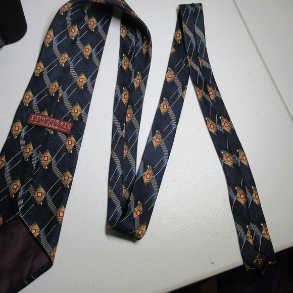 Navy Blue Tie W/ red,gold pattern Jos. A. Bank - Picture 5 of 5